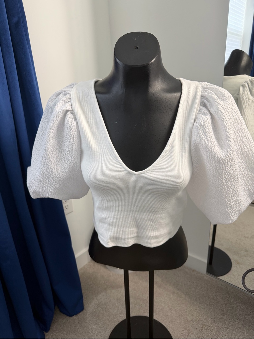 Zara White V-Neck Puff-Sleeve Crop Top